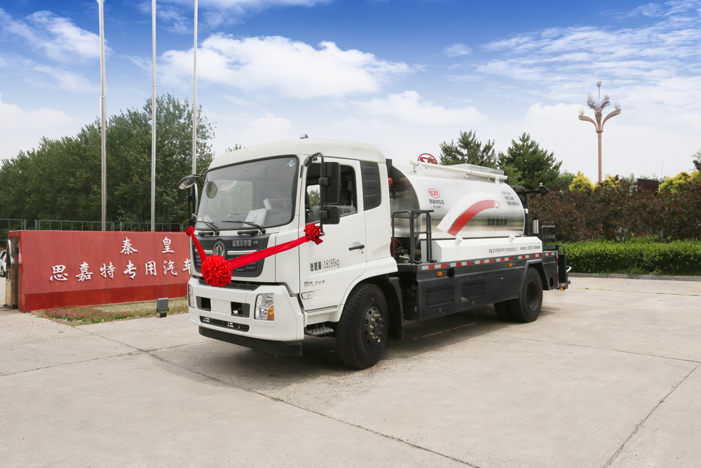 1718342566785383.jpg 瀝青灑布車8噸帶花495k.jpg